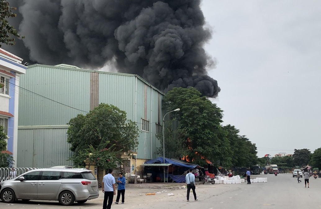 Dập tắt đám cháy khu vực chợ hoa quả đầu mối, quận Hồng Bàng